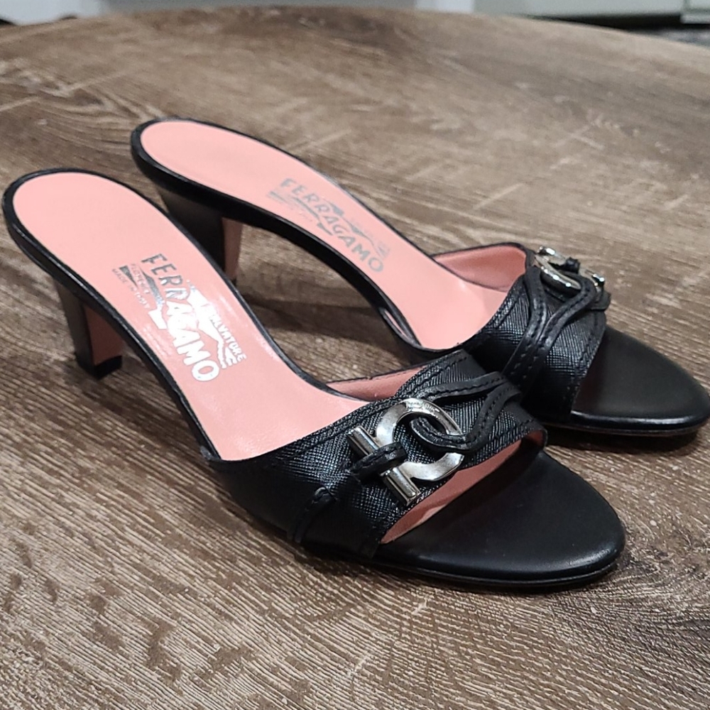 Salvatore Ferragamo leather emblem kitten heels 8